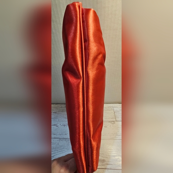 Elegant Red Satin Clutch - Picture 5 of 6